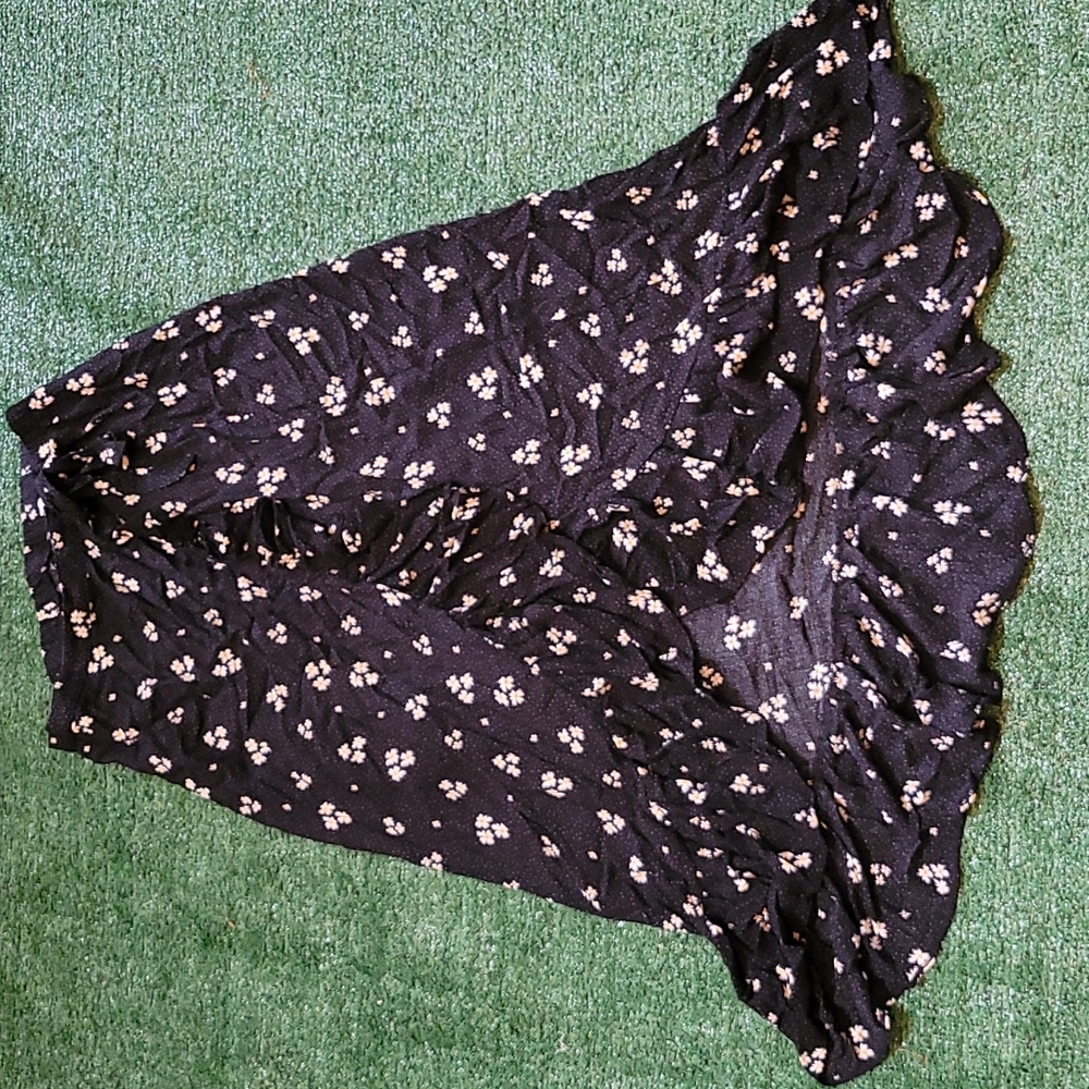 American eagle ruffle trim wrap skirt with daisy pattern
